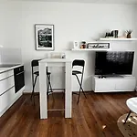 Apartamento Black Lotus 2 I Downtown I Free Parking & Fresh Coffee I 24hr Access Banská Bystrica