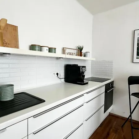 Apartament Black Lotus 2 I Downtown I Free Parking & Fresh Coffee I 24hr Access