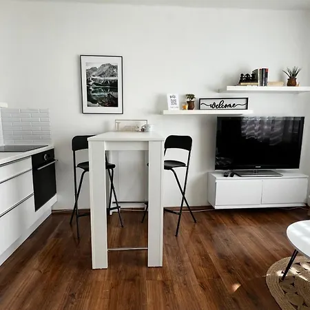 아파트 Black Lotus 2 I Downtown I Free Parking & Fresh Coffee I 24hr Access 반스카비스트리카